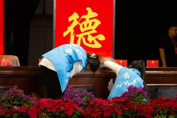 说明: https://inews.gtimg.com/newsapp_bt/0/15280480516/1000