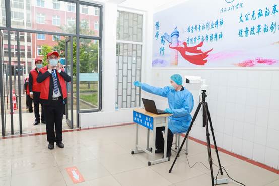 说明: C:\Users\Administrator\Desktop\新建文件夹\学生进入教室\9O9A7758.JPG