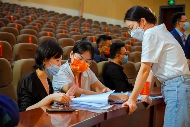 说明: https://inews.gtimg.com/newsapp_bt/0/15280480300/1000