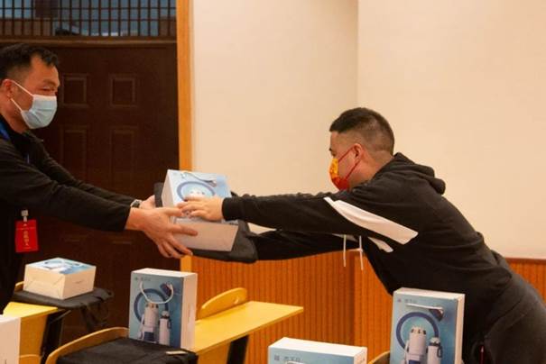 说明: https://inews.gtimg.com/newsapp_bt/0/15280480561/1000