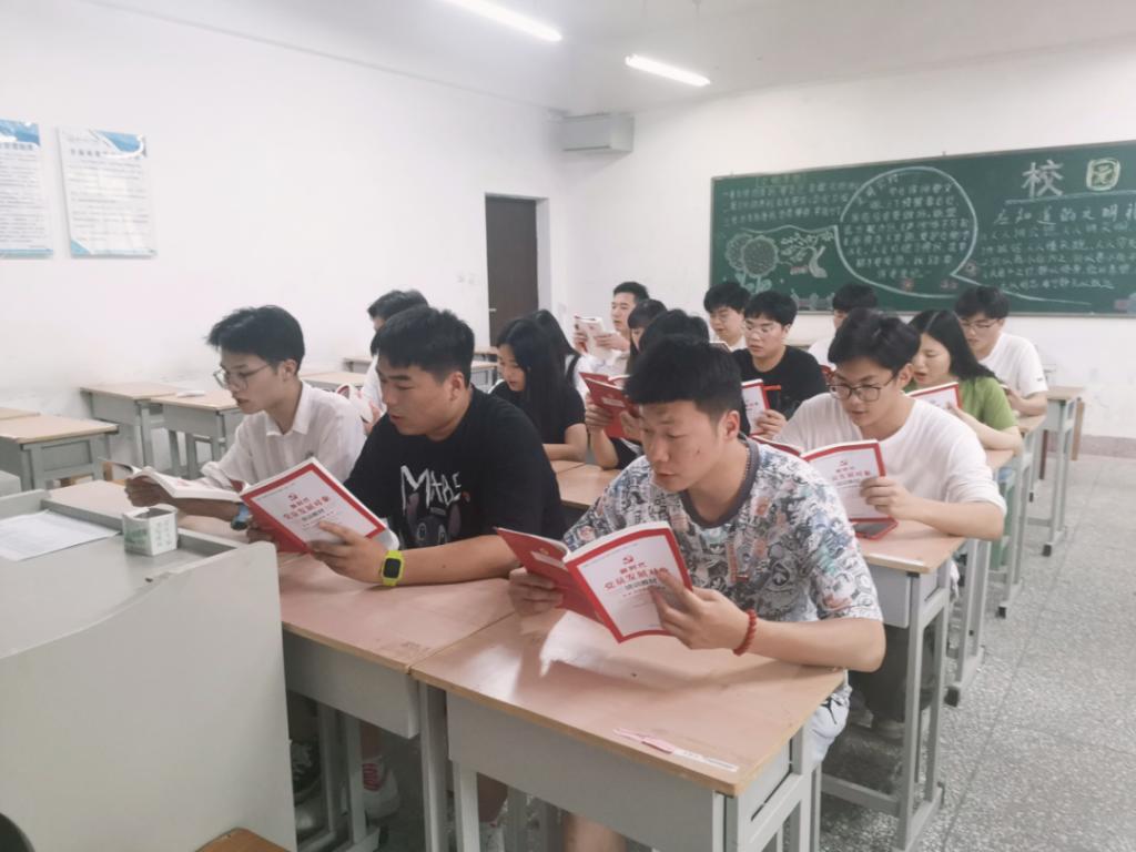 在学校应该怎么做电商 BCD41CA3ABEBA769E66F373632B_1E2442D3_12450.png