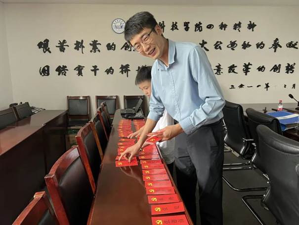 说明: https://inews.gtimg.com/newsapp_bt/0/15280479126/1000