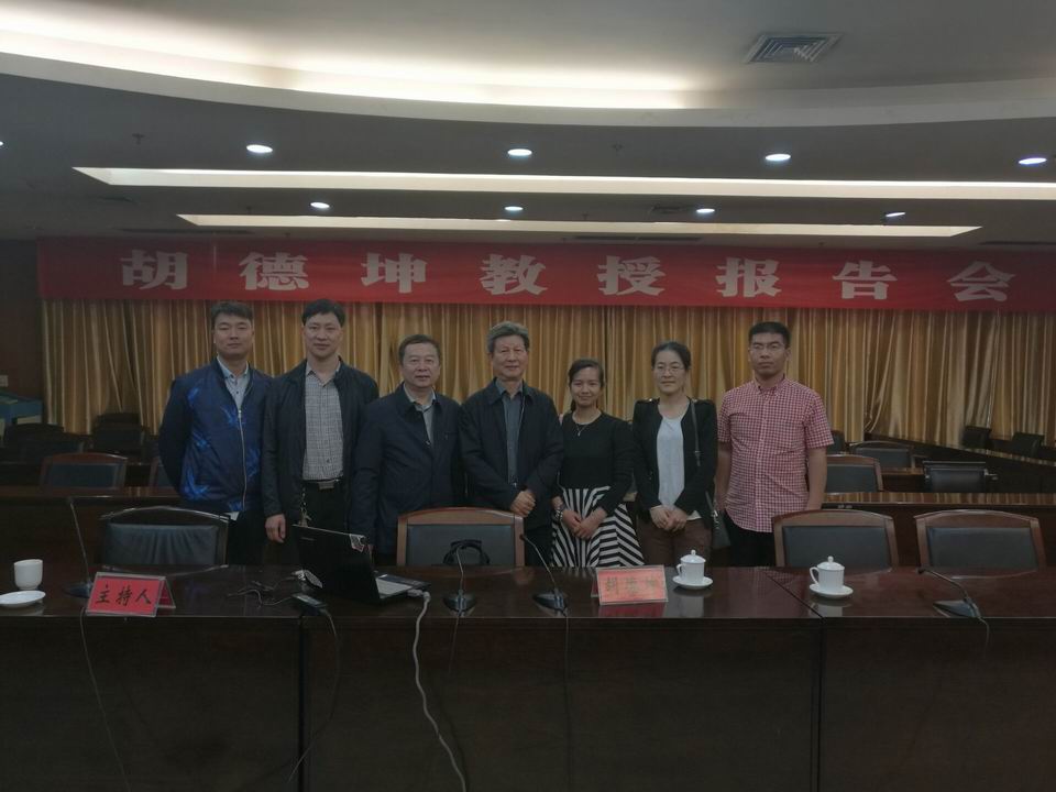 调整大小 化胡于合影.jpg 调整大小 化胡于合影.jpg