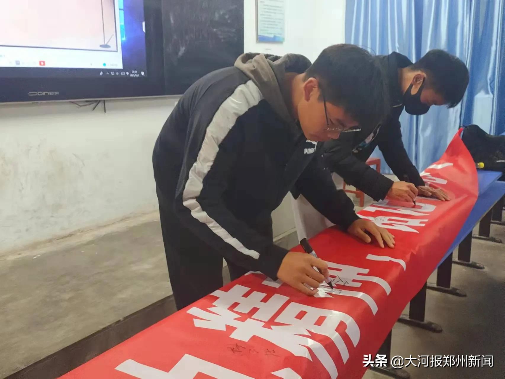 郑州科技学院以多种形式纪念一二·九运动86周年