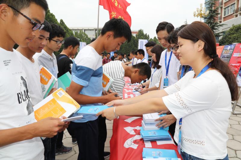维护网络安全 郑科在行动——郑州科技学院开展“网络安全宣传周”活动