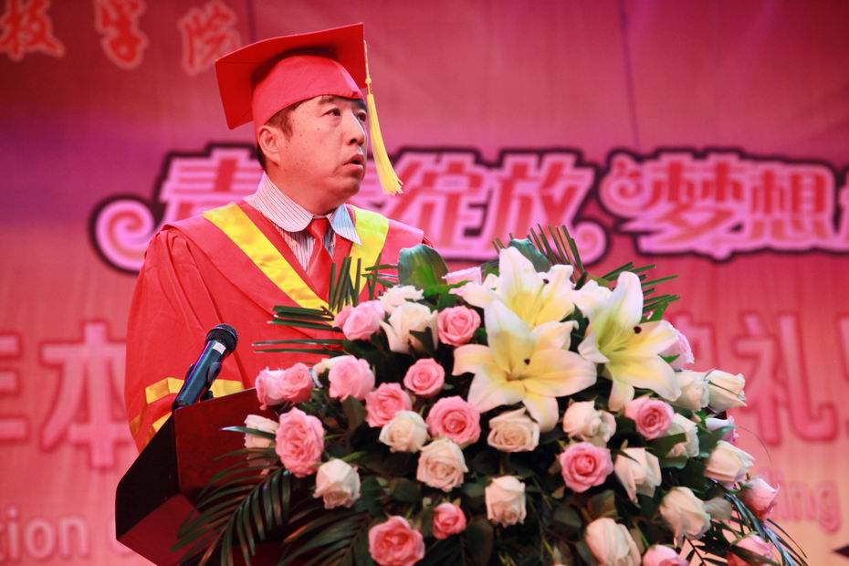 3. 院长秦小刚致贺词.JPG 3. 院长秦小刚致贺词.JPG