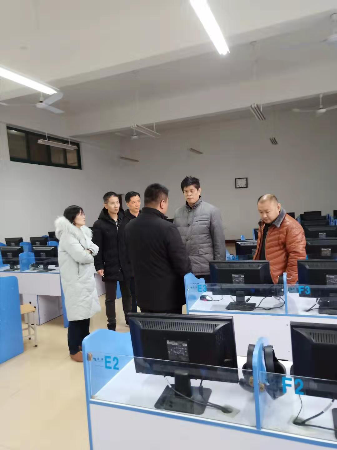 C:\Users\Admin\Desktop\鏂板缓鏂囦欢澶?(10)\璺佃鍒濆績 鐢ㄥ績鏈嶅姟---瀹炶返涓績鍒板鍥借瀛﹂櫌璧拌璋冪爺\11.jpg