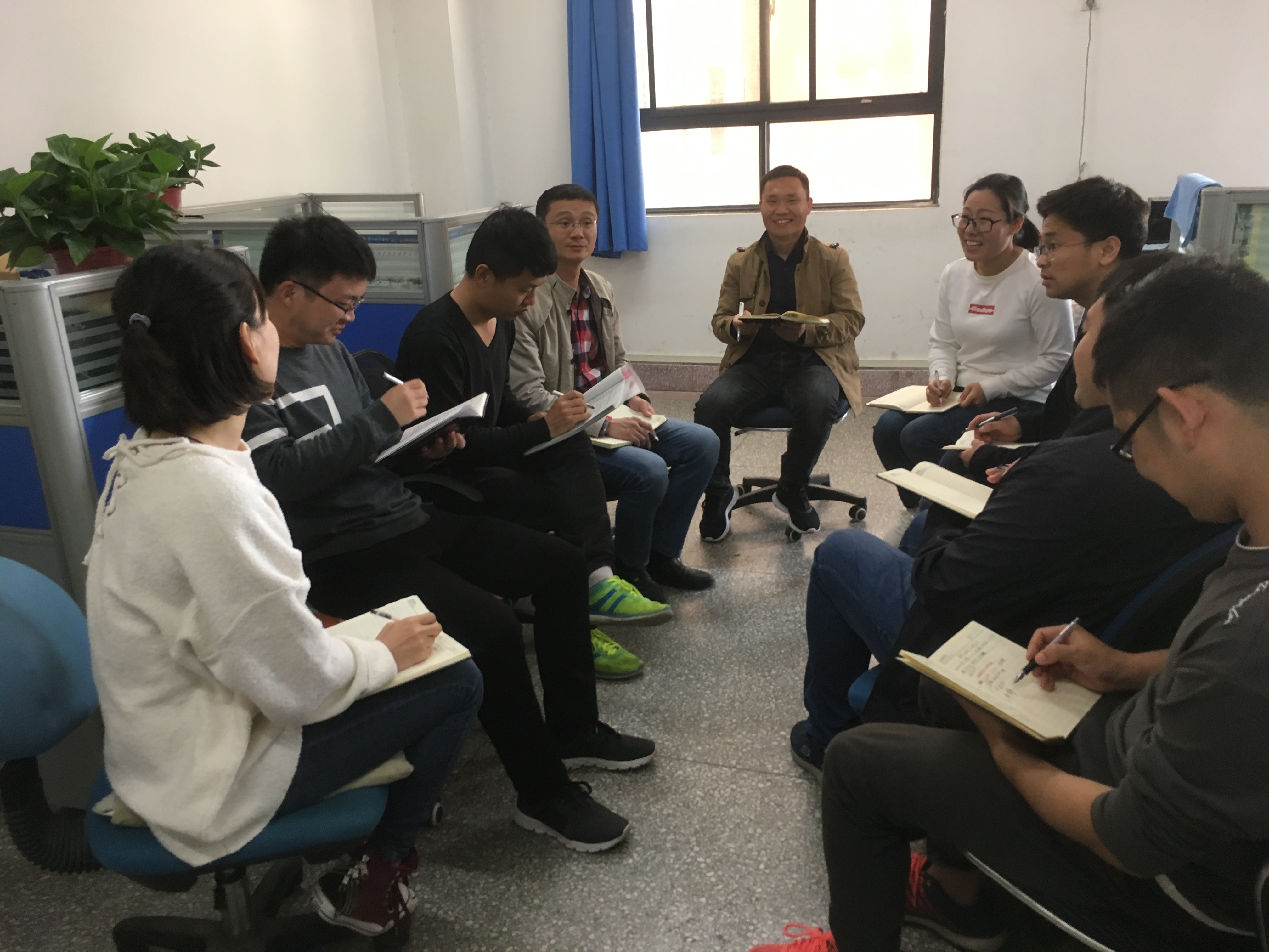 电动重点学科会议照片.jpg 电动重点学科会议照片.jpg