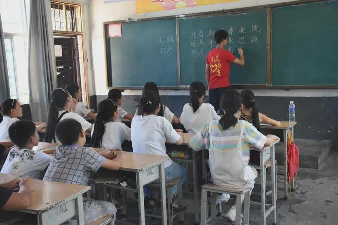说明: https://nimg.ws.126.net/?url=http%3A%2F%2Fdingyue.ws.126.net%2F2020%2F0528%2F025ac818j00qb0r5b0042c000u000k1m.jpg&thumbnail=690x2147483647&quality=75&type=jpg