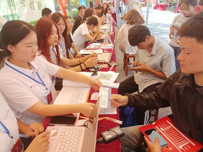 说明: https://nimg.ws.126.net/?url=http%3A%2F%2Fcms-bucket.ws.126.net%2F2023%2F0909%2F1685f042j00s0pa3j01a5c003kg02ogc.jpg&thumbnail=660x2147483647&quality=80&type=jpg