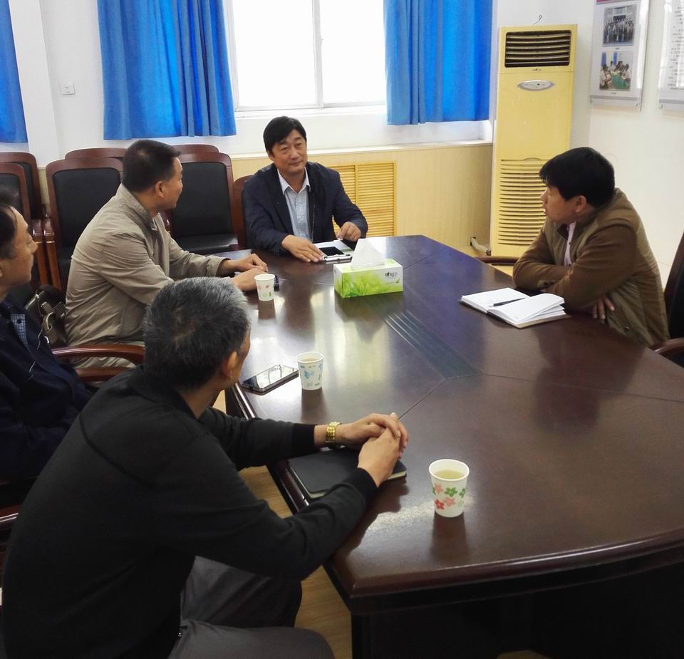 调整大小 与中原工学院相关领导交流讨论实验实训工作.jpg