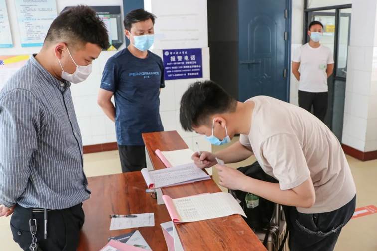 说明: https://mmbiz.qpic.cn/mmbiz_jpg/9MP1KQ8vr2lYMMMFicb17893Qa6ibqKrrnvs3gJzw7yibnIxAwV8LMvBlgQutVmzXQk3swaia3AAbZNeVH1LlM72mQ/640?wx_fmt=jpeg&wxfrom=5&wx_lazy=1&wx_co=1