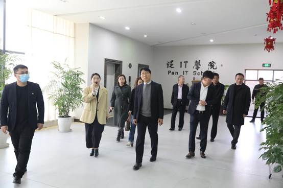 说明: https://www.zit.edu.cn/__local/F/0E/2D/13D4BEFB567978366298F285263_A0A98986_1177A.jpg
