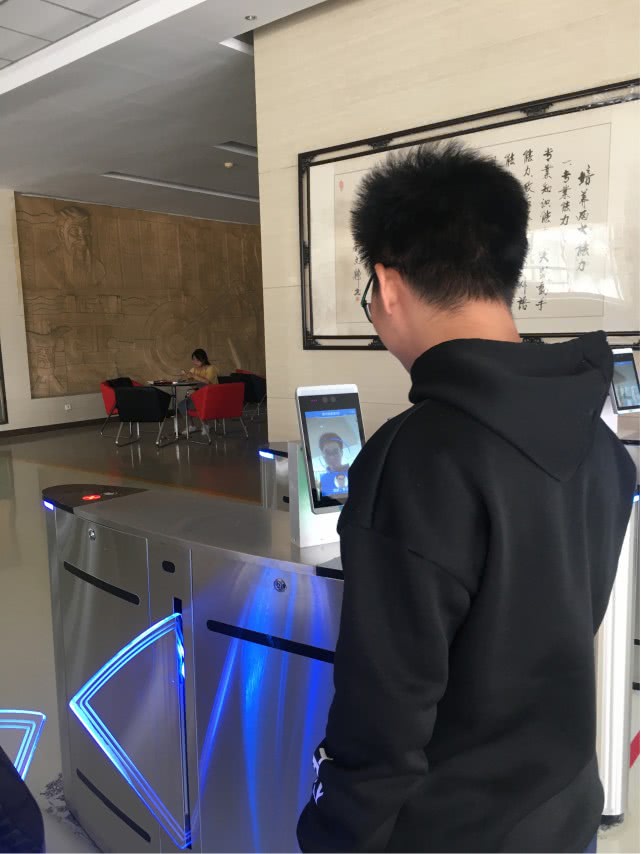 说明: https://inews.gtimg.com/newsapp_bt/0/10411220537/641