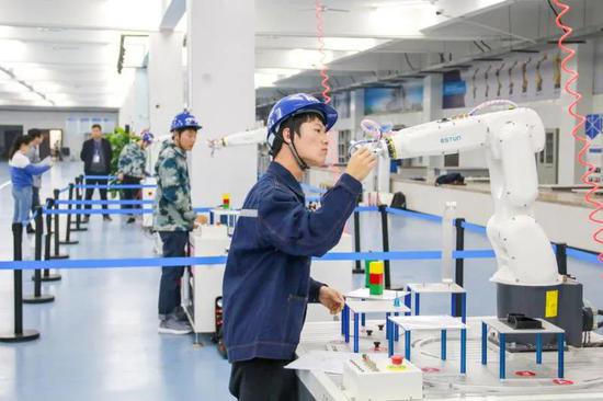 说明: https://n.sinaimg.cn/henan/crawl/116/w550h366/20200515/b68c-itriats3117437.jpg