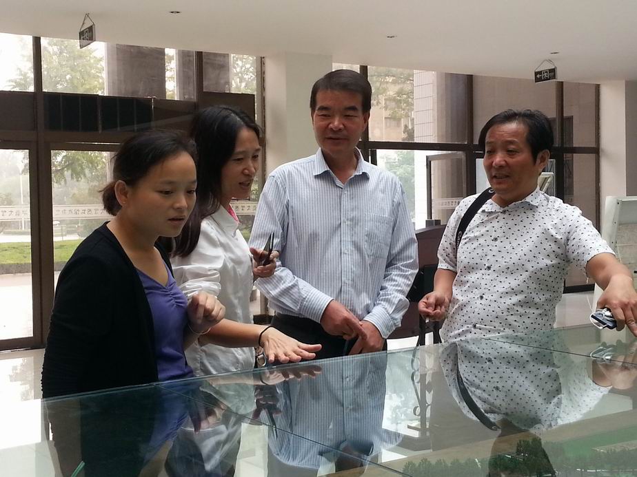 调整大小 20150925_河大张馆长刘馆长.jpg 调整大小 20150925_河大张馆长刘馆长.jpg