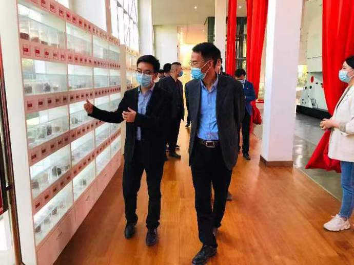 说明: https://nimg.ws.126.net/?url=http%3A%2F%2Fcms-bucket.ws.126.net%2F2022%2F0421%2F46efcc2cj00raosg5001hc000m800goc.jpg&thumbnail=690x10000&quality=75&type=jpg
