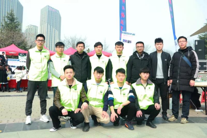 信息工程学院信小邦的三月文明践行路