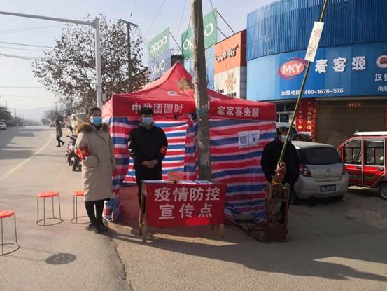 说明: 图片包含 户外, 路, 男人, 卡车描述已自动生成