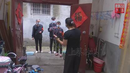 说明: 上蔡县大学生志愿者:在疫情防控一线尽显担当