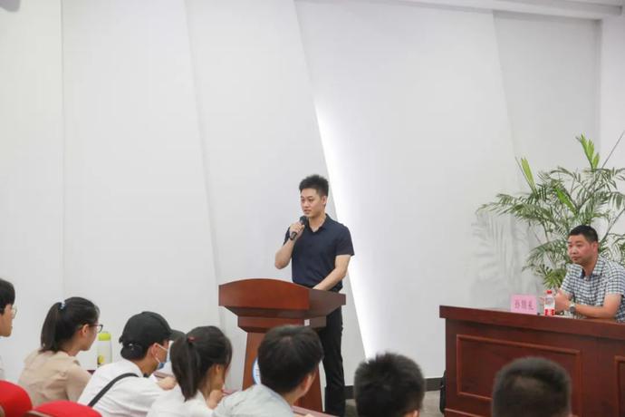说明: https://nimg.ws.126.net/?url=http%3A%2F%2Fdingyue.ws.126.net%2F2020%2F0904%2F4c2ea162j00qg50pf001ec000u000k0m.jpg&thumbnail=690x2147483647&quality=75&type=jpg