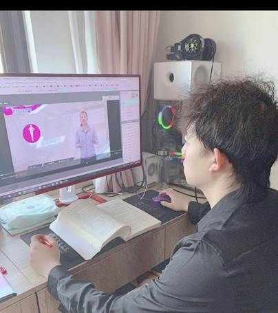 说明: 图片包含 人, 室内, 男人, 前描述已自动生成