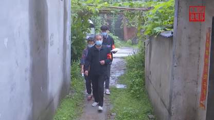说明: 上蔡县大学生志愿者:在疫情防控一线尽显担当