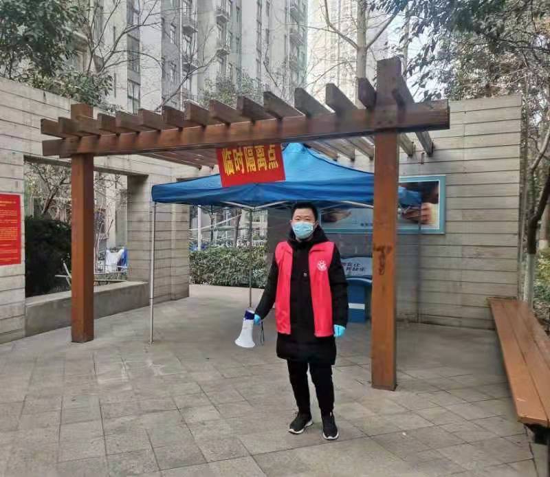 讲台外尽显党员担当！郑州一高校教师奋战抗疫一线获赞