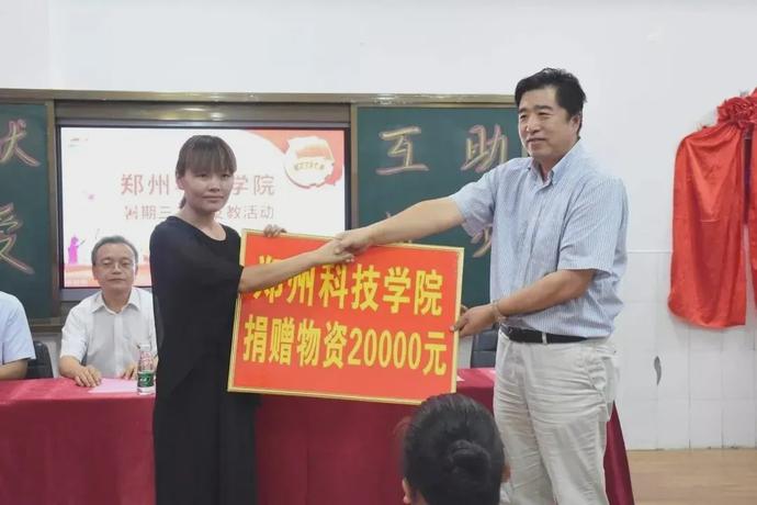 说明: https://nimg.ws.126.net/?url=http%3A%2F%2Fdingyue.ws.126.net%2F2020%2F0528%2F4bfee9f1j00qb0r5b0030c000u000k0m.jpg&thumbnail=690x2147483647&quality=75&type=jpg
