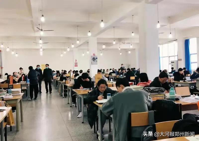 郑州科技学院为考研学子送上“考研加油包”