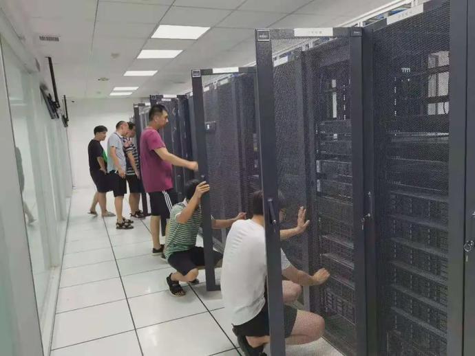 说明: https://nimg.ws.126.net/?url=http%3A%2F%2Fdingyue.ws.126.net%2F2021%2F0723%2Fe2e8cddaj00qwp91r0033c000u000mim.jpg&thumbnail=690x2147483647&quality=75&type=jpg