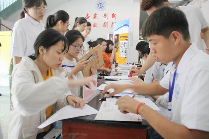 说明: C:\Users\Administrator\Desktop\学校迎新通稿\学校迎新通稿\调整大小 IMG_7497.JPG..jpg