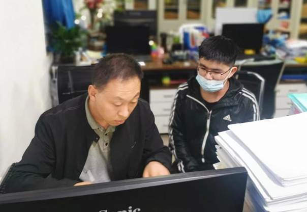 说明: 郑州科技学院辅导员:国庆假期为学生成长成才规划忙